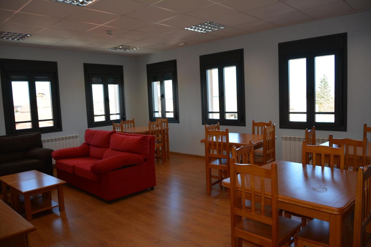 Albergue Villa Nava De La Asuncion Exteriér fotografie