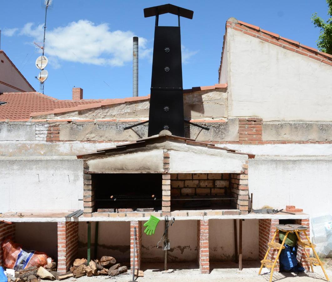 Albergue Villa Nava De La Asuncion Exteriér fotografie