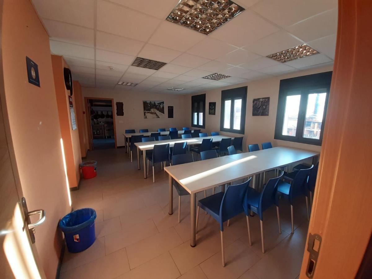 Albergue Villa Nava De La Asuncion Exteriér fotografie